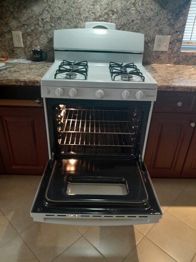 New Oven/Stove (Range) - 8001 Langdale St