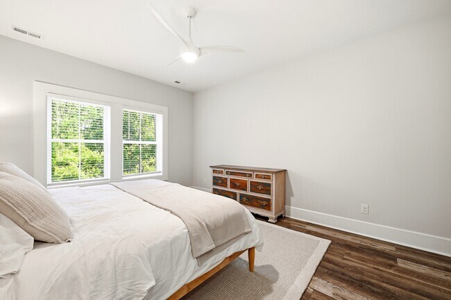 Building Photo - 117 Seagate Pl