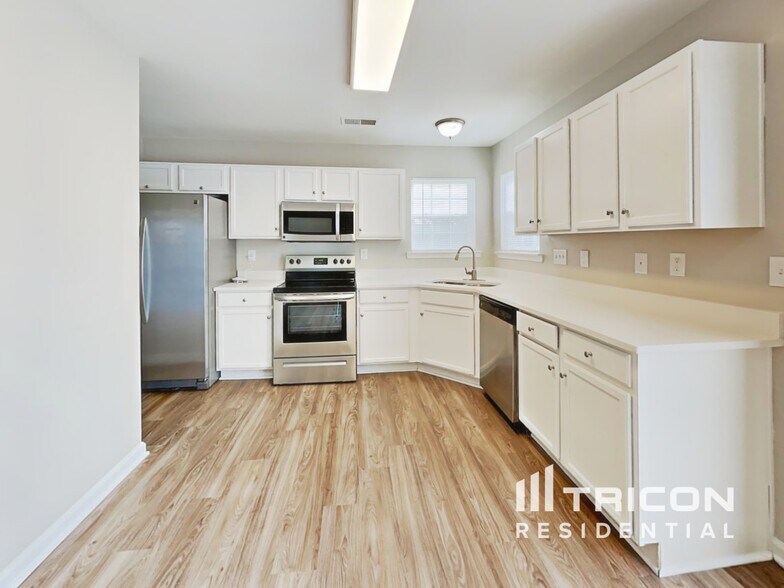 Building Photo - 5028 Hildreth Court