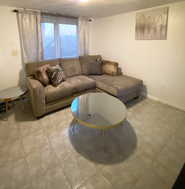 Living room - 7 Alpine Ct