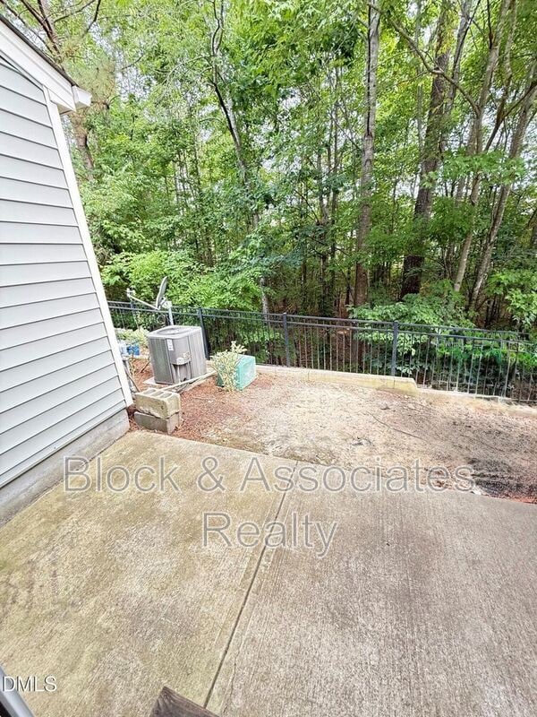 Building Photo - 8527 Quarton Dr