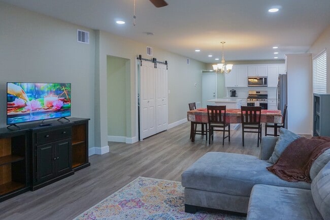 Building Photo - 3703 Market St