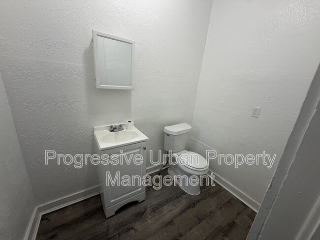 Building Photo - 1515 E 81st St