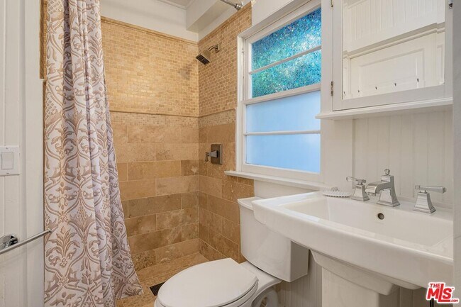 Building Photo - 38 19th Ave