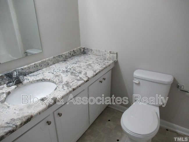 Building Photo - 552 Pine Ridge Pl