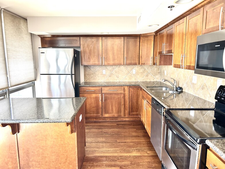 Building Photo - 600 Admiral Blvd