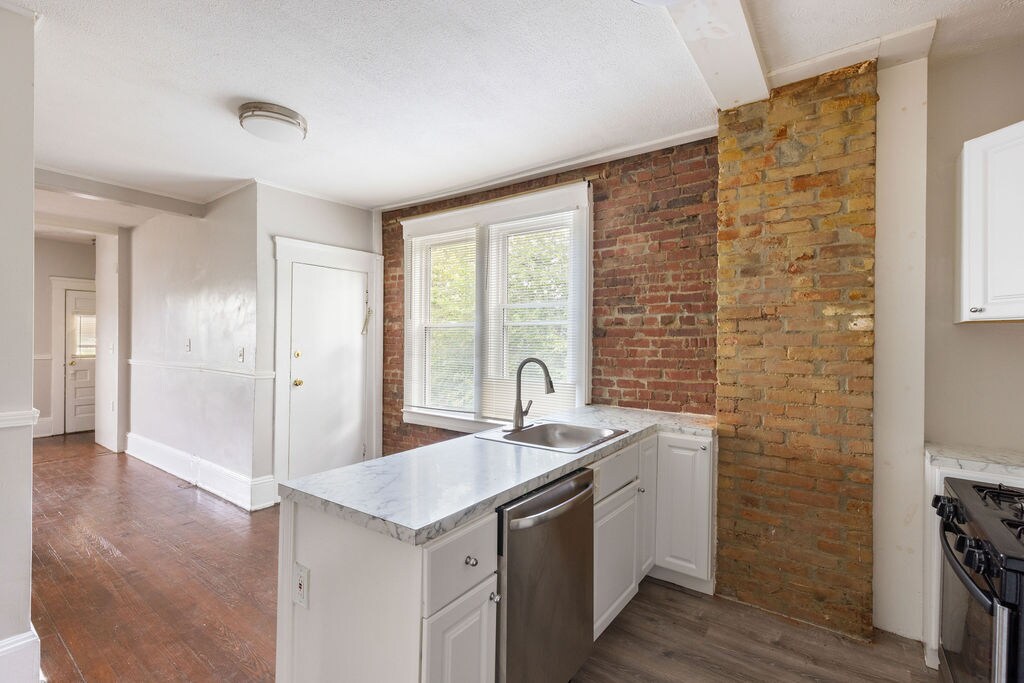 Building Photo - 1889 W 48th St