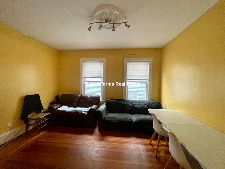 Building Photo - 12 Bucknam St