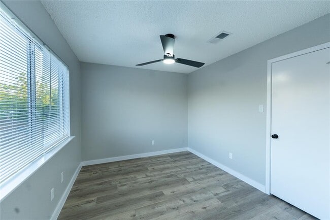 Building Photo - 4714 Glenvillage St