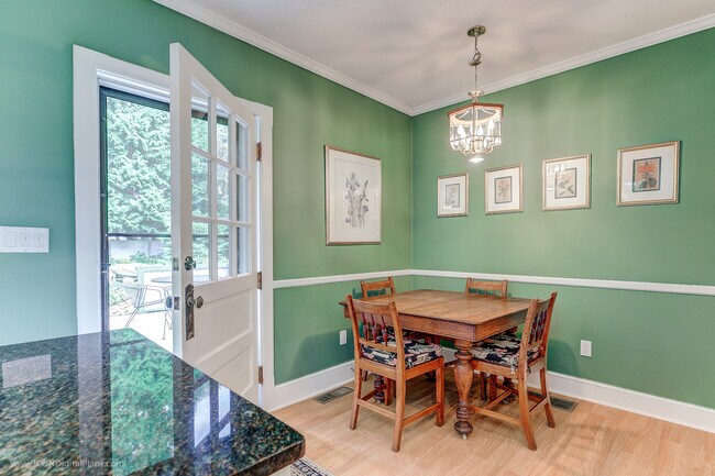 Building Photo - 6 Howe Ave