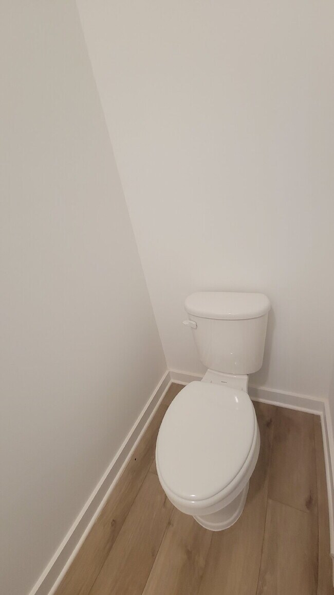 Building Photo - Section 8 Accepted!!! "Chic 3-Bed Oasis with Granite Elegance - 1720 Sq. Ft. in Huntsville!"