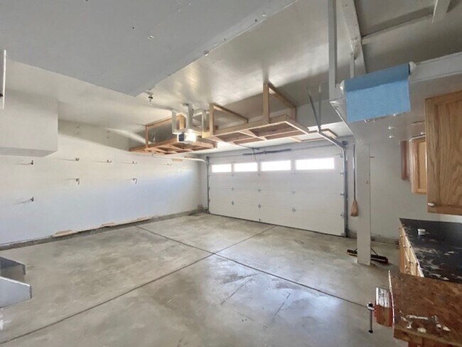 Building Photo - Spacious Briargate 4 Bedroom/3.5 Bathroom Home with huge Yard