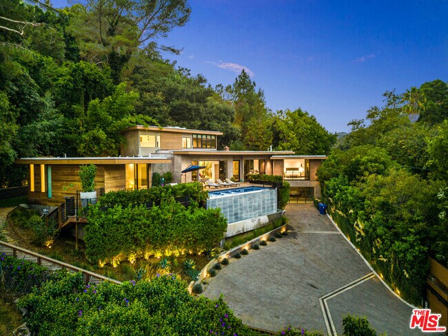 Building Photo - 727 N Beverly Glen Blvd