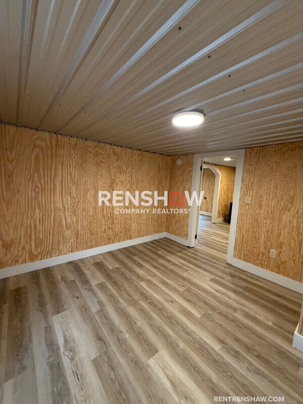 Building Photo - 123 Barham St