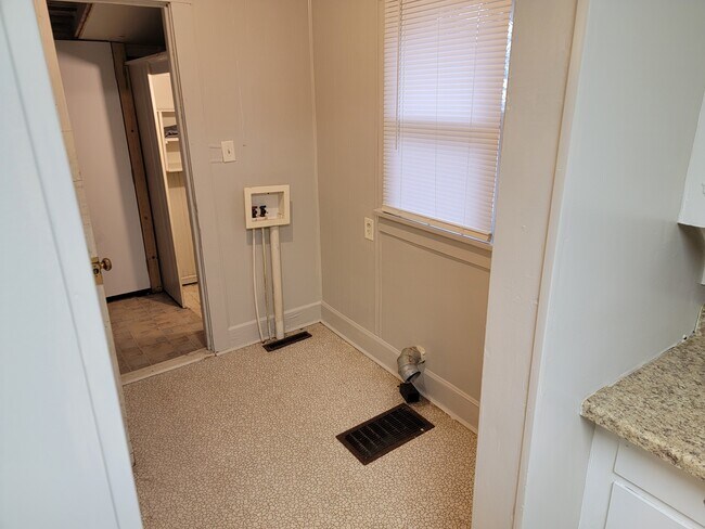 Building Photo - 623 N Topeka St