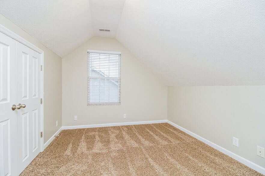 Building Photo - 1416 Westview Dr