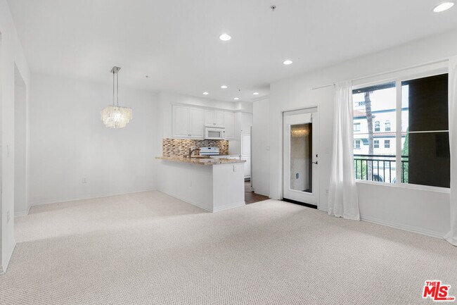 Building Photo - 6020 S Seabluff Dr