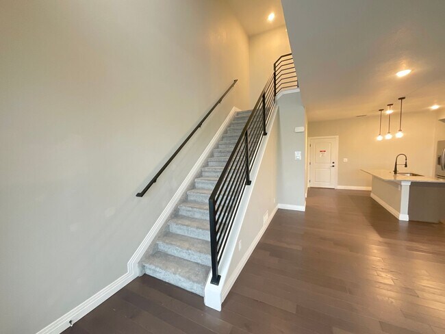 Building Photo - 3 Bedroom Townhome Available Near Voyager ...