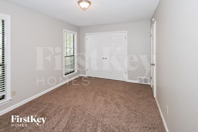 Building Photo - 2530 Doe Run Ln