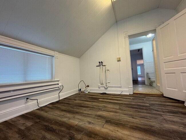 Building Photo - 122 North St