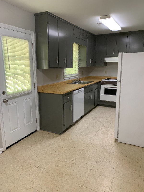 Building Photo - 123 Park St