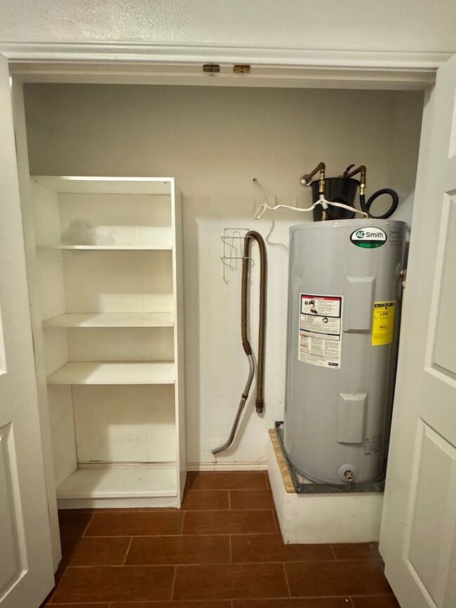 Building Photo - NOW AVAILABLE - Beautiful Patio Home in Southridge!!