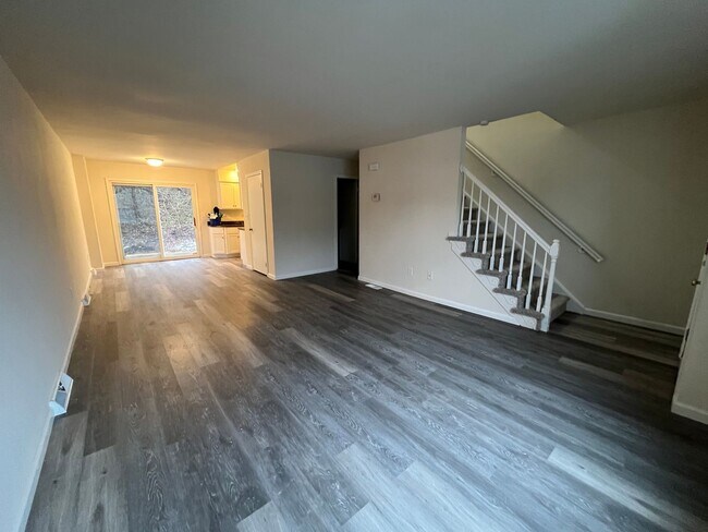 Building Photo - 3 bedroom Townhouse - Northampton School District