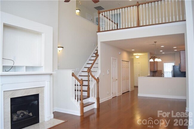 Building Photo - Stylish Braxton Gate Townhome with Garage & Main-Level Primary Suite
