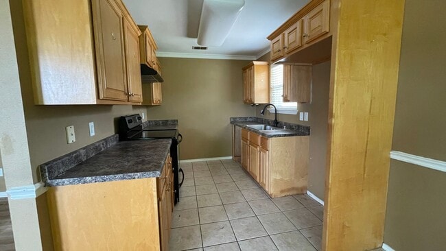 Building Photo - 13823 Harold Dr