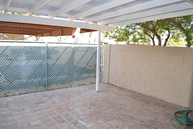 Building Photo - 3 Bedroom - 2  Bedroom - 1656 Sq. Ft - Cas...