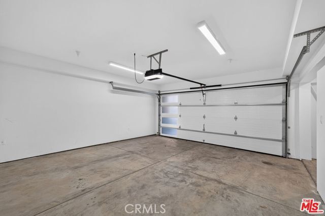 Building Photo - 1204 N Orange Grove Ave