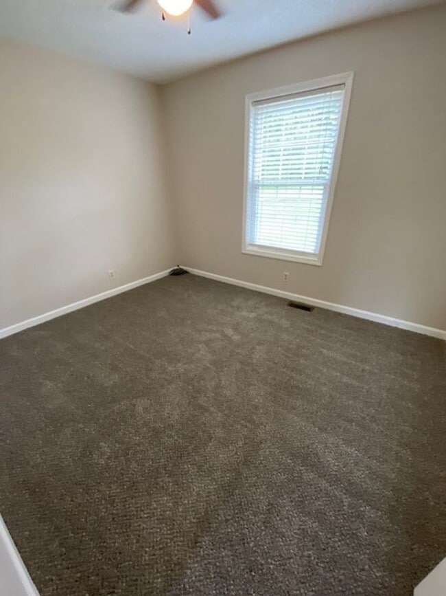 Building Photo - 1/2 off 1st months rent