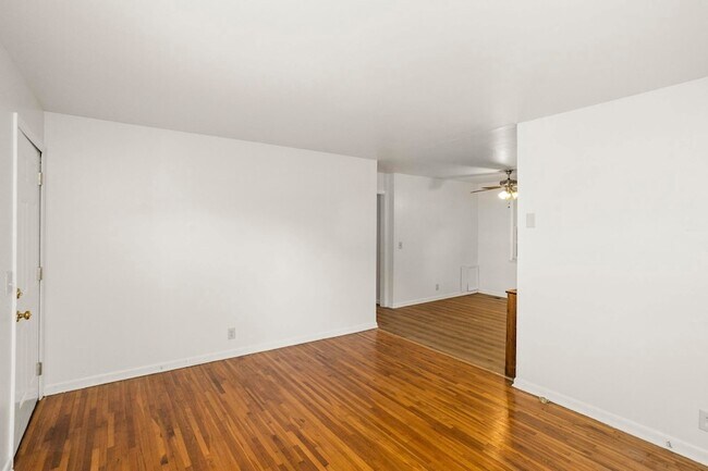 Building Photo - 2510 9th Ave S