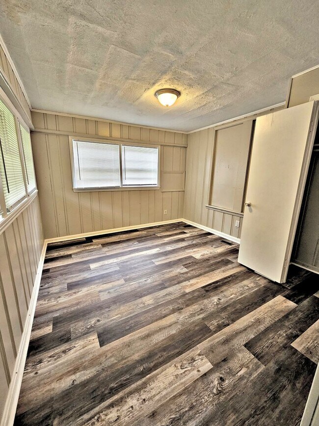 Building Photo - 414 5th Ave SW