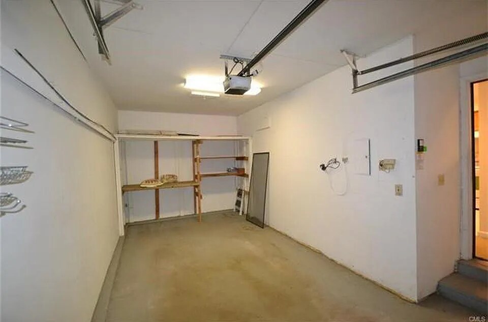 Building Photo - 11 Idlewood