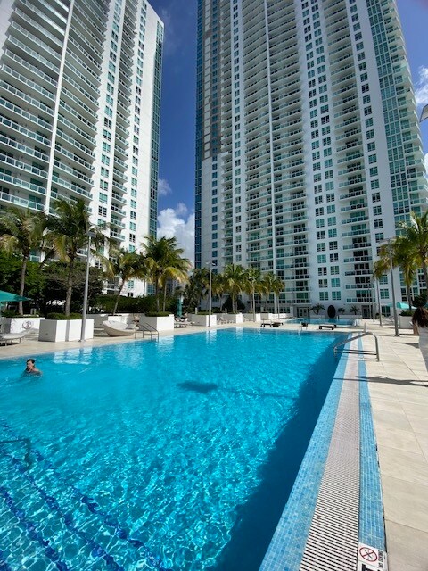 Building Photo - 950 Brickell Bay Dr