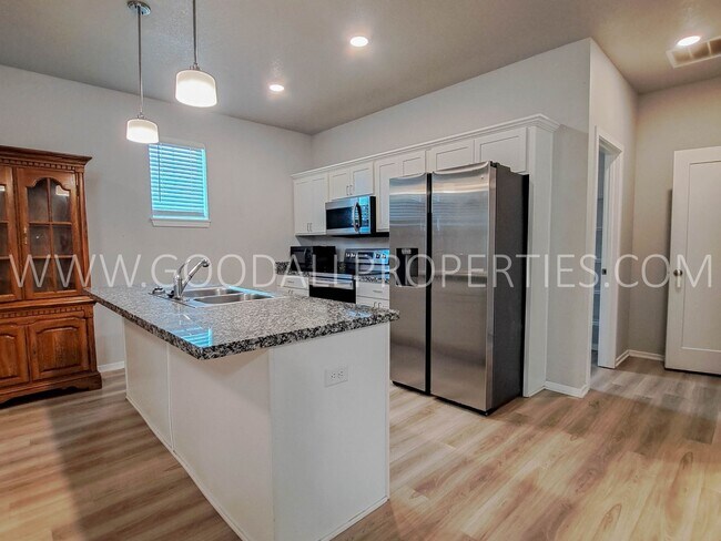 Building Photo - Beautiful 3-Bedroom Townhome in Waukee!