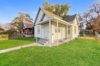 Building Photo - Central Park