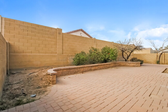 Building Photo - 1097 W Desert Hills Dr