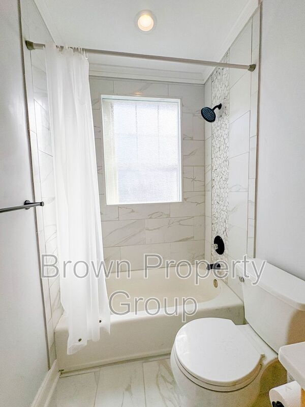 Building Photo - 123 Anderson St