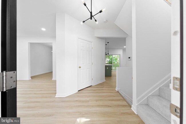 Building Photo - 2032 S Langley St