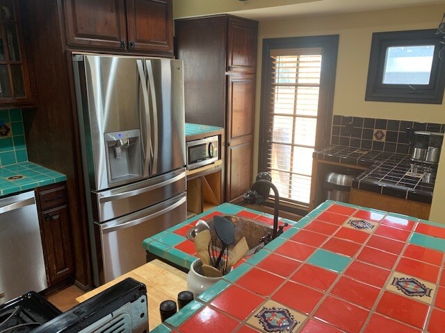 Kitchen - 14829 Carnell St