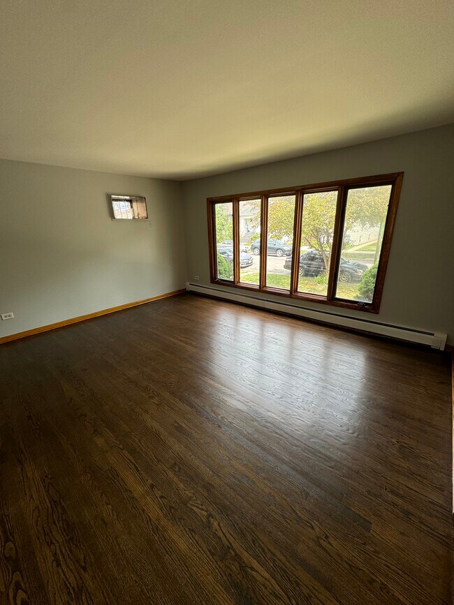 Living room - 2714 N Mason Ave