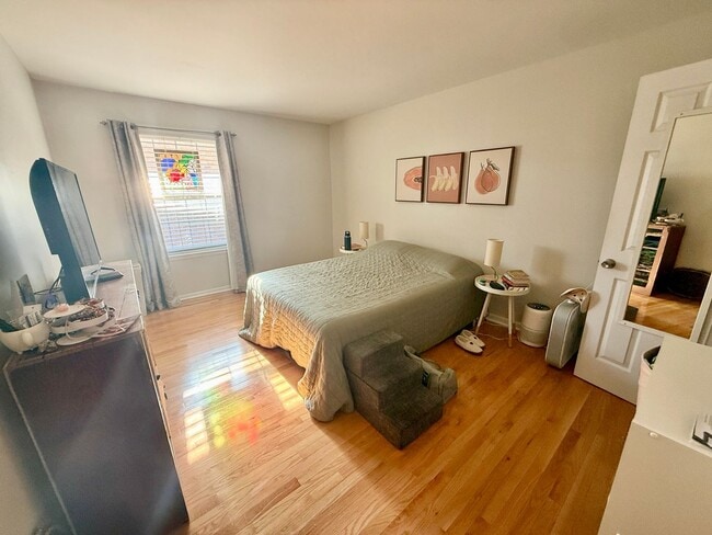 Building Photo - Walkable Green Hills Condo- 2 Bed 1.5 Bath $1800/mo