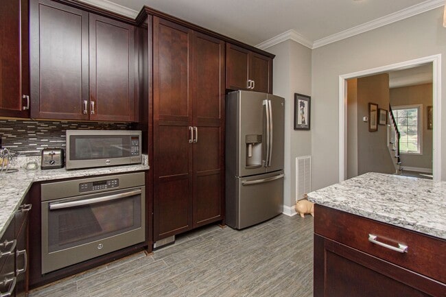 Building Photo - Spacious Home with Hot Tub, Fenced Yard an...