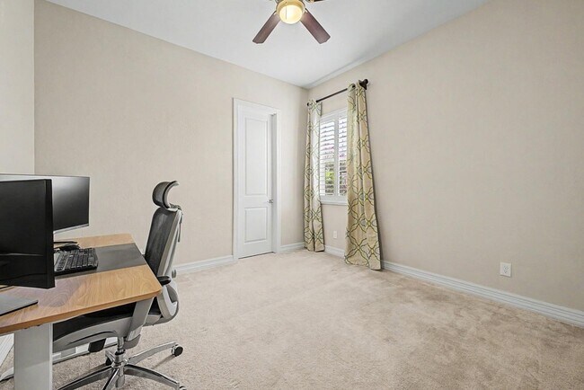 Building Photo - 2327 E Mahogany Pl