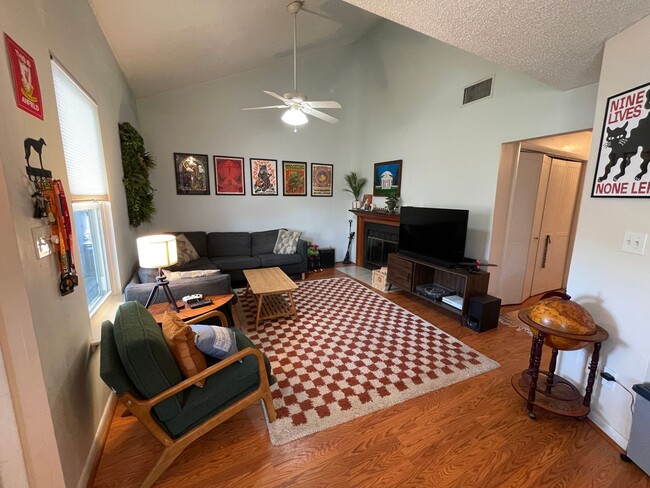 Building Photo - Lynnhaven Shores