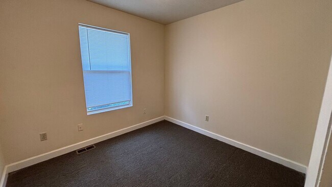Building Photo - 133 Clover Valley Cir