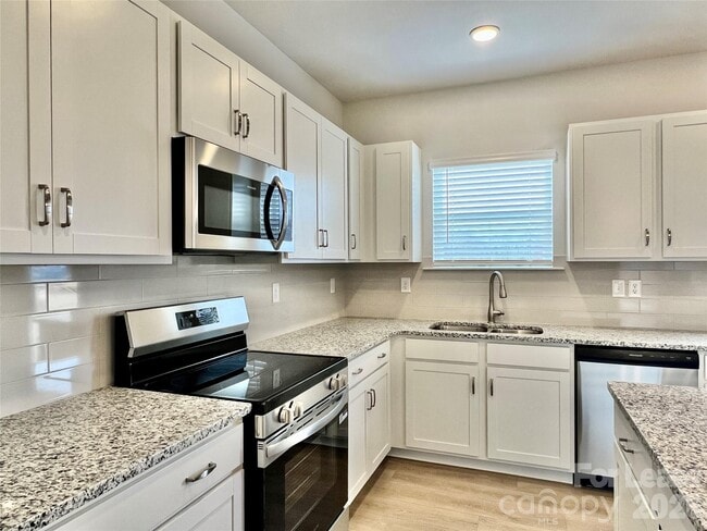 Building Photo - 1906 Gibb Xing