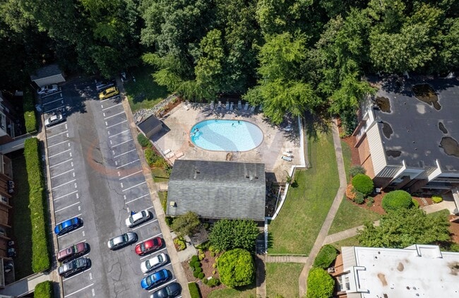 Building Photo - Chapel Hill 2-Bedroom Condo for Rent | 104...